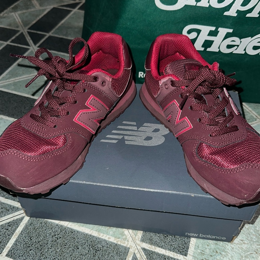 Kids New Balance 574 sneakers Size 3 1/2 (GREAT CONDITION/ PRELOVED)